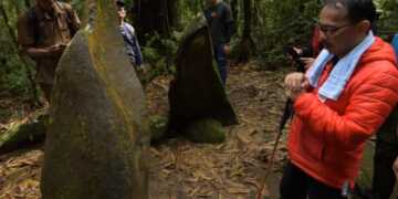 Pj Bupati Iip Lakukan Ekspedisi ke Batu Naga di Gunung Tilu