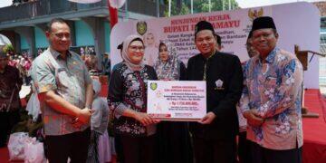 Guru Madrasah di Indaramyu Dapat Insentif Rp13 Miliar