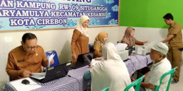 Disdukcapil Kota Cirebon Jemput Bola Layani Akta Kelahiran