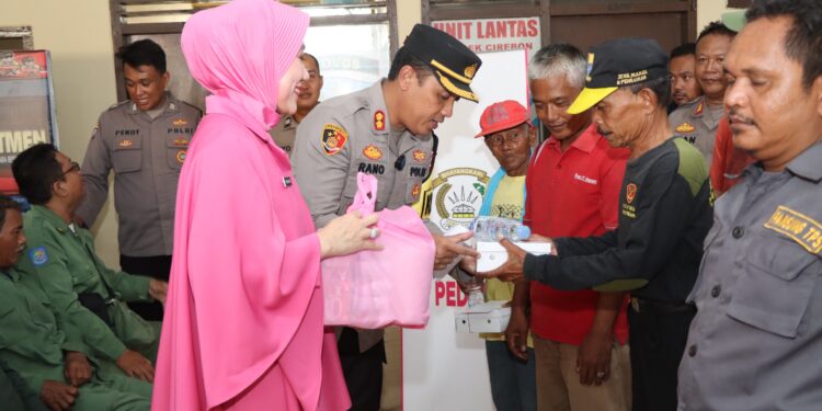 Ketua Bhayangkari Cabang Cirebon Kota, Berbagi Baksos dan Takjil