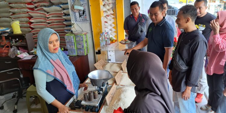 Harga Beras di Pasar Sumber Turun