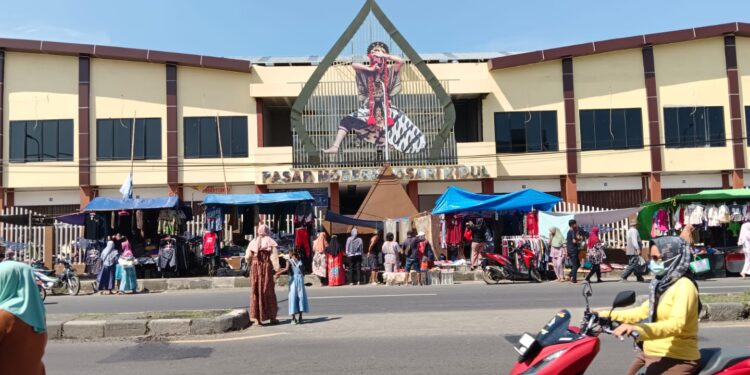 Pasar Modern Losari Kidul Jadi Magnet Perekonomian Baru Cirebon Timur