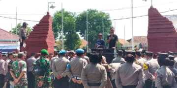 Kuwu Desa Surakarta Dianggap Tidak Pro Rakyat, Warga Segel Kantor Desa