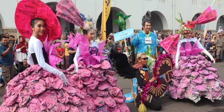 Pemkot Cirebon Gelar Fashion Carnival Bertema Go Green