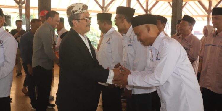 Bupati Cirebon Lantik Pengurus DPD LPM Kabupaten Cirebon
