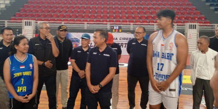 Gubernur Jawa Barat, Bey Machmudin Motivasi Atlet Basket PON XXI di GOR GMC Arena Kota Cirebon
