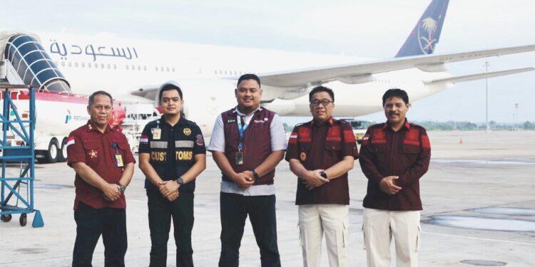 Imigrasi Cirebon Pastikan Keberangkatan Perdana 440 Calon Haji dari BIJB Kertajati
