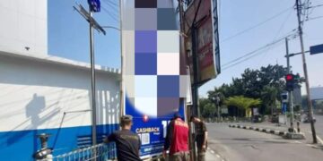 Satpol PP Kota Cirebon Tertibkan 300 Reklame Liar