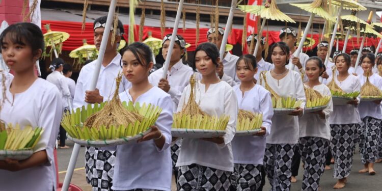 Puncak Seren Taun 22 Rayagung 1957 Saka Sunda di Cigugur Meriah