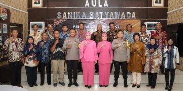 Polres Cirebon Kota Gelar Acara Pelepasan Purnawirawan