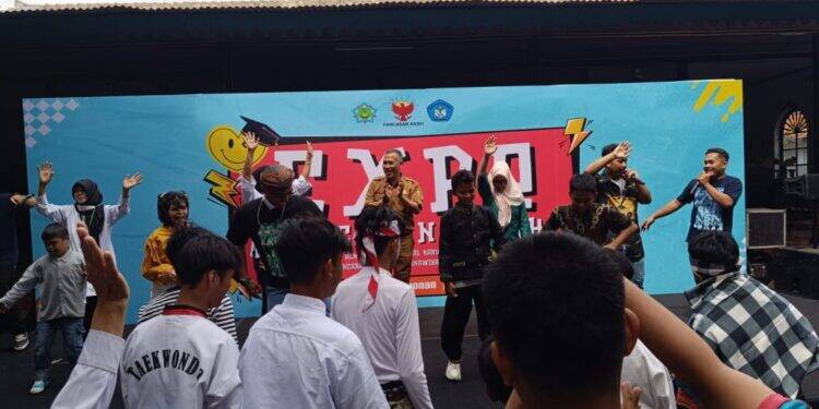 SLB Pancaran Kasih Unjuk Kreatifitas di Keraton Kacirebonan