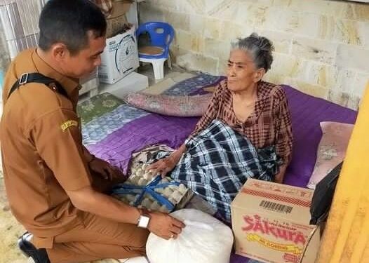 Program I-Ceta Pemkab Indramayu Bantu Nenek Kasani Peroleh Bansos