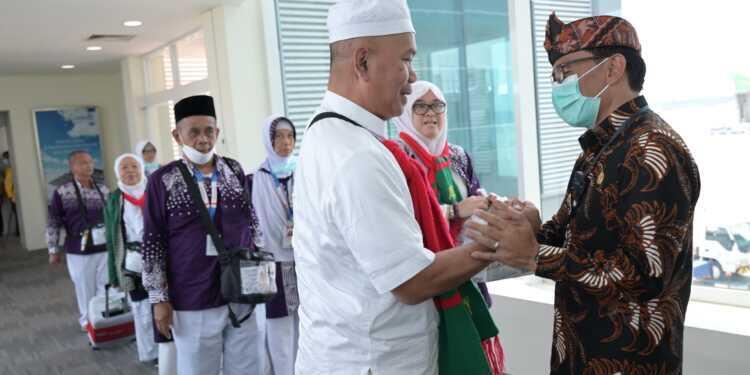 Iip Sambut Kedatangan Jamaah Haji, Ada Kajari dan Kamenang Dalam Rombongan