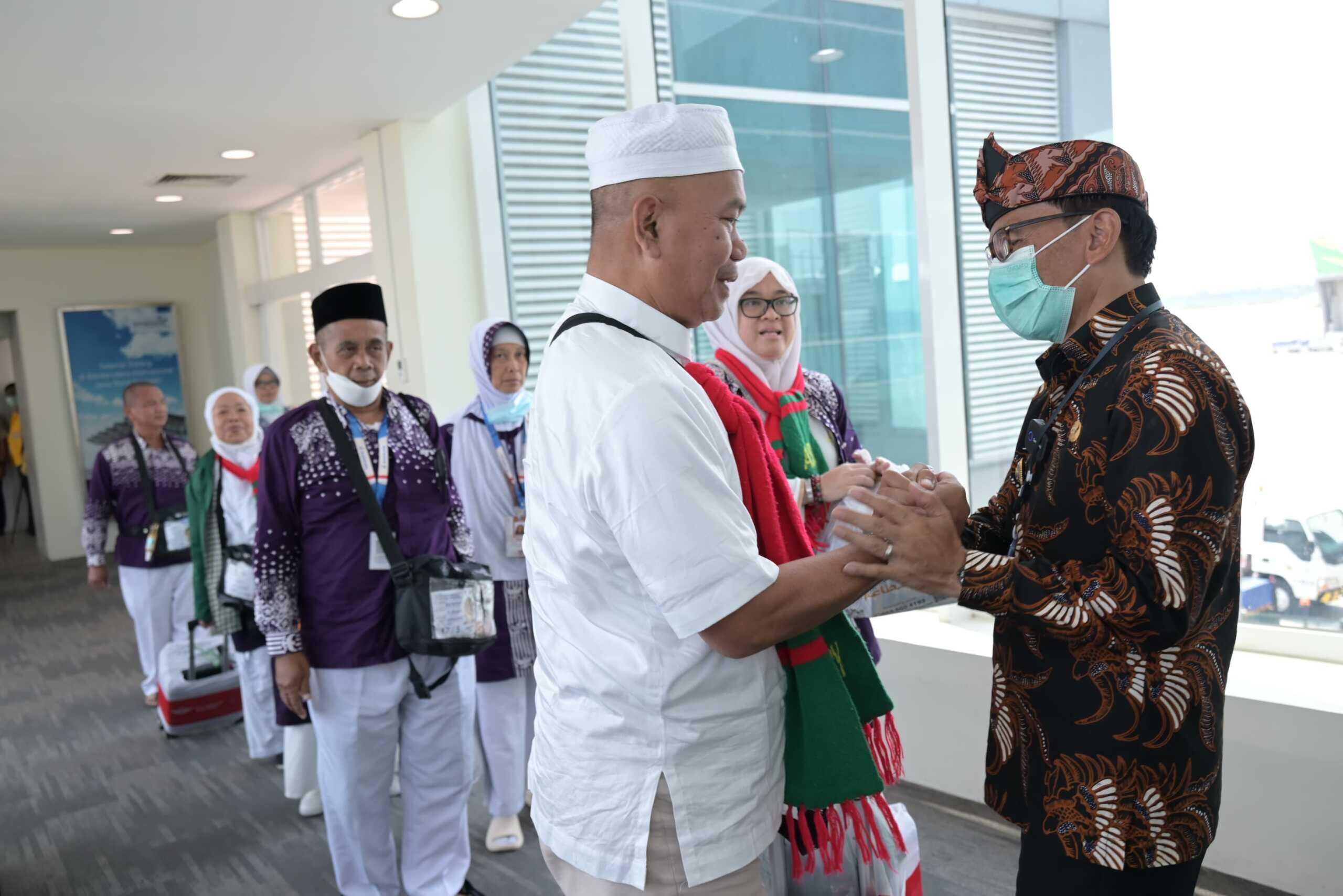 Iip Sambut Kedatangan Jamaah Haji, Ada Kajari dan Kamenang Dalam Rombongan