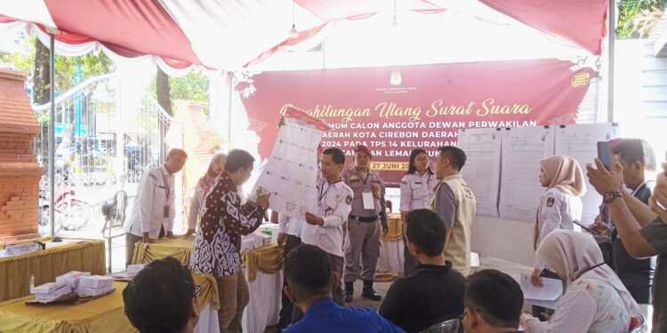 KPU Kota Cirebon Gelar Penghitungan Ulang Surat Suara
