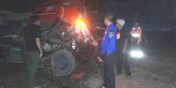 Tertabrak Kereta Api, Mobil Damkar Pemkab Indramayu Hancur