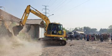 Disinyalir Menjadi Tempat Prostitusi Terselubung, Puluhan Warem di Goa Macan Diratakan