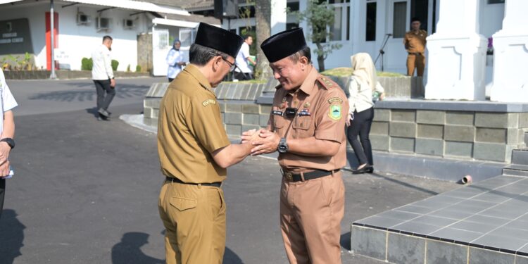 Maju Pilkada Kuningan, Sekda Dian Pamit saat Pimpin Apel Terakhir