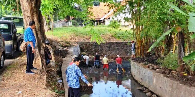 DPUTR Kota Cirebon Minta Warga Tidak Dirikan Bangunan di Pinggir Sungai