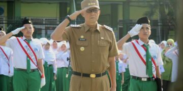 Hadir di MPLS SMP Islam Al Azhar, Pj Walikota Cirebon Minta Pelajar Tingkatan Literasi