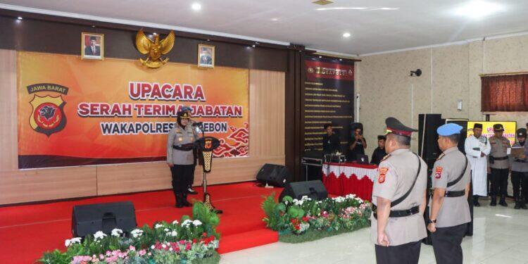 Kapolresta Cirebon Pimpin Upacara Sertijab Wakapolresta Cirebon