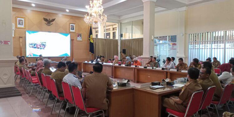 Pj Bupati Soroti PPDB di Kabupaten Cirebon