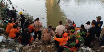 Dua Hari Tenggelam, Tubuh Pengemudi Mobil Cor Asal Indramayu Belum Ditemukan