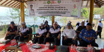 Kejaksaan Negeri Indramayu Pelopori Gerakan Bersih Pantai dan Penghijauan