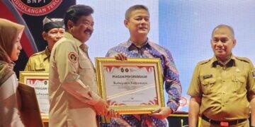 Wujudkan Desa Siap Siaga, Bupati Indramayu Diganjar BNPT Award