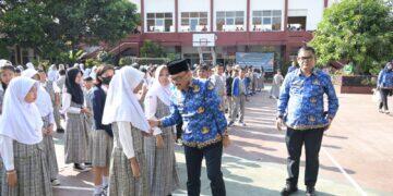Tinjau MPLS, Pj Bupati Bangkitkan Semangat Peserta Didik