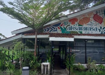 Desa Kecomberan Surga Bagi Penikmat Kuliner, Ada Kafe Bernuansa Tropical