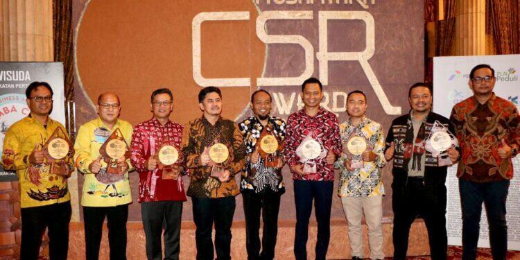Program TJSL Terbukti Berdampak Positif, Dirut PLN Dinobatkan Jadi Pemimpin Transformasi Bisnis Berkelanjutan