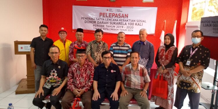 Pendonor Darah Kota Cirebon Terima Satya Lencana dari Presiden