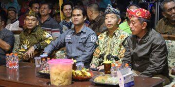 Diskominfo Kuningan Bareng Bea Cukai Sosialisasi Cegah Rokok Ilegal dengan Wayang Golek