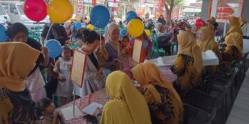 Puluhan Warga Desa Beber Majalengka Serbu Posyandu Alfamart, Dapat Voucher Popok Gratis