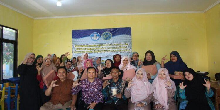 Pengabdian Masyarakat STIKes Muhammadiyah Cirebon, Manfaatkan Limbah Biji Rambutan Menjadi Emping