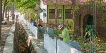 Kawasan Situs Goa Sunyaragi di Pagar Pihak Swasta
