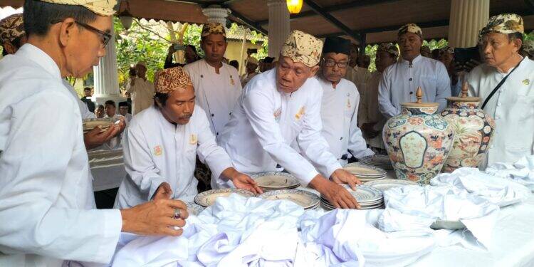 Keraton Kasepuhan Cirebon Gelar Tradisi Siraman Panjang