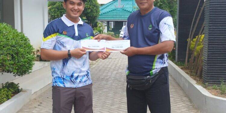 KONI Kabupaten Cirebon Berikan Uang Saku kepada Atlet PON XXI