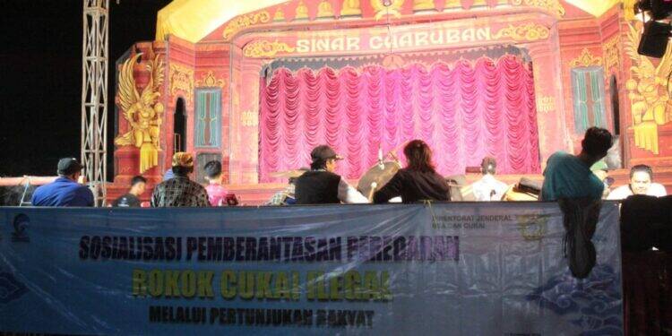Gelar Sandiwara Rakyat, Diskominfo Sosialisasikan Berantas Rokok Cukai Ilegal