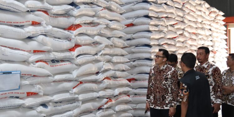 Pj Bupati Cirebon Jamin Stok Pangan Aman hingga Bulan Depan