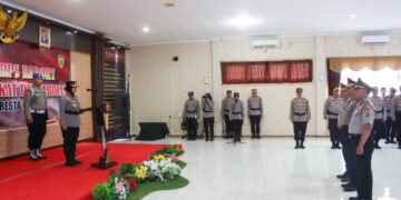 Tiga Personel Polresta Cirebon Mendapat Kenaikan Pangkat Pengabdian
