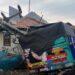 Polisi olah TKP dalam kejadian lalu lintas truk tabrak rumah warga di Jalan Raya Desa Pilangsari, Blok Kempluk, Kecamatan Jatibarang, Kabupaten Indramayu. (Foto Ist).