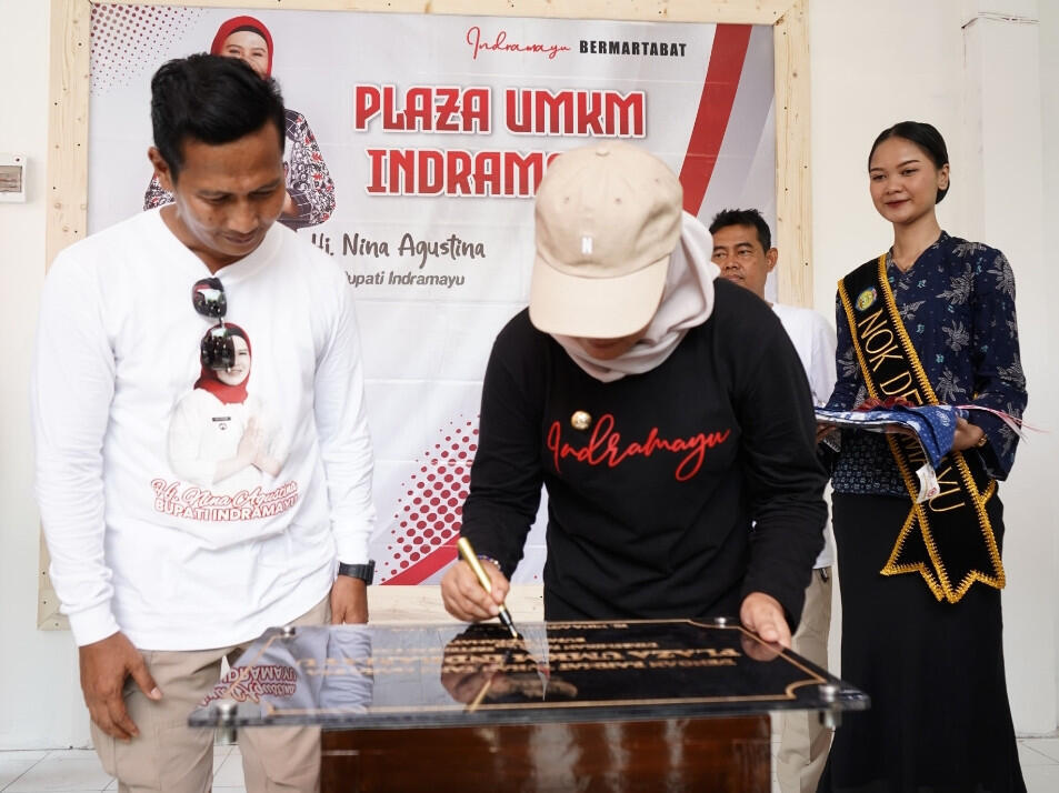 Bupati Nina Agustina Resmikan Plaza UMKM Indramayu