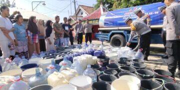HUT Lantas, Polres Kirimkan Air Bersih ke Desa Pakembangan