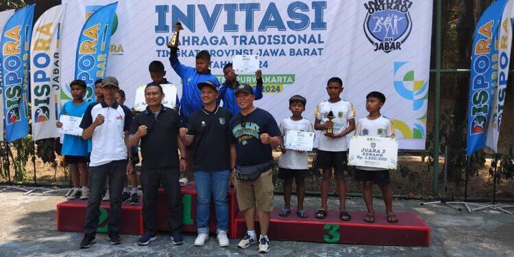 Kuningan Raih Juara 3 Jenor Egrang Tingkat Provinsi Jabar