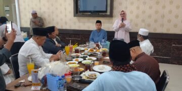 Eti-Suhendrik Silaturahmi dengan At-Taqwa Center dan Ormas Islam 