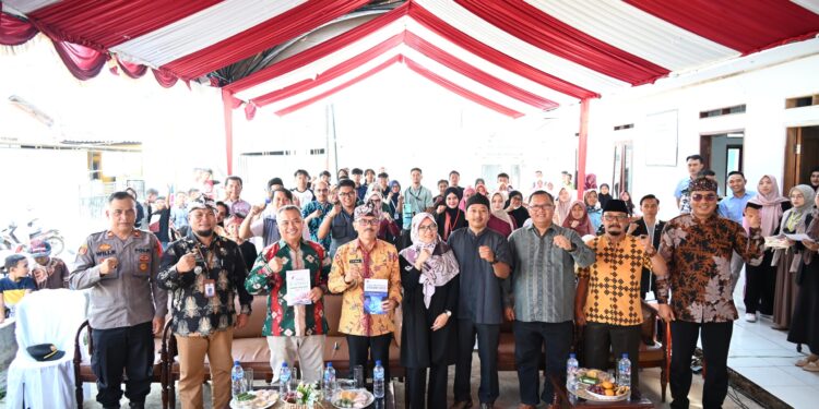 Pj. Bupati Iip Resmikan Pojok Literasi Taman Pelangi Dalam Festival Katumbiri