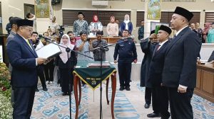 Umar S Klau dan Anton Octavianto Resmi Dilantik Jadi Anggota DPRD Kota Cirebon