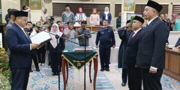Umar S Klau dan Anton Octavianto Resmi Dilantik Jadi Anggota DPRD Kota Cirebon
